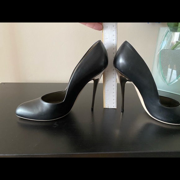 **PRICE DROP** Authentic Salvatore Ferragamo Black Pumps.Size 9.5 - Picture 3 of 13